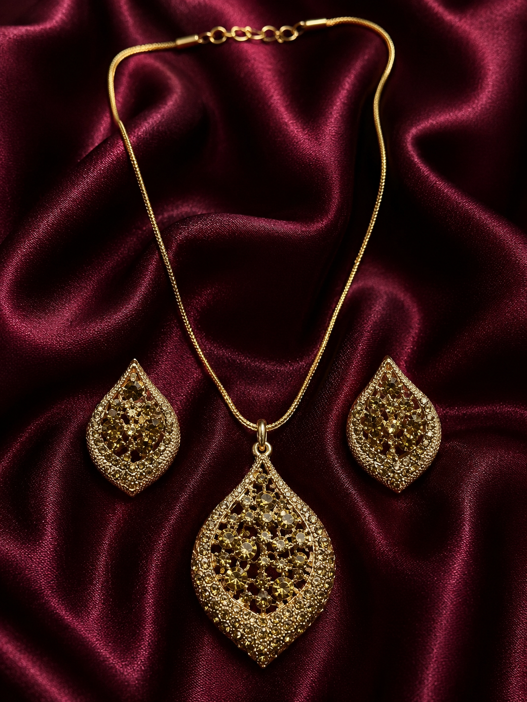 Golden Leaf Filigree Pendant Set