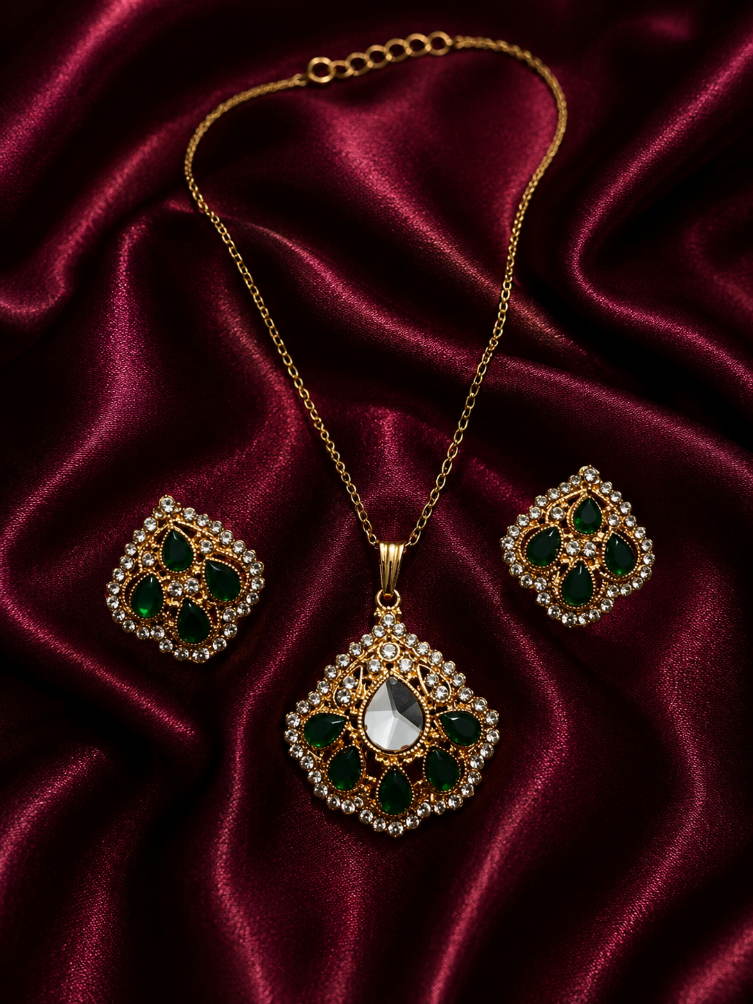 Emerald Royale Pendant Set