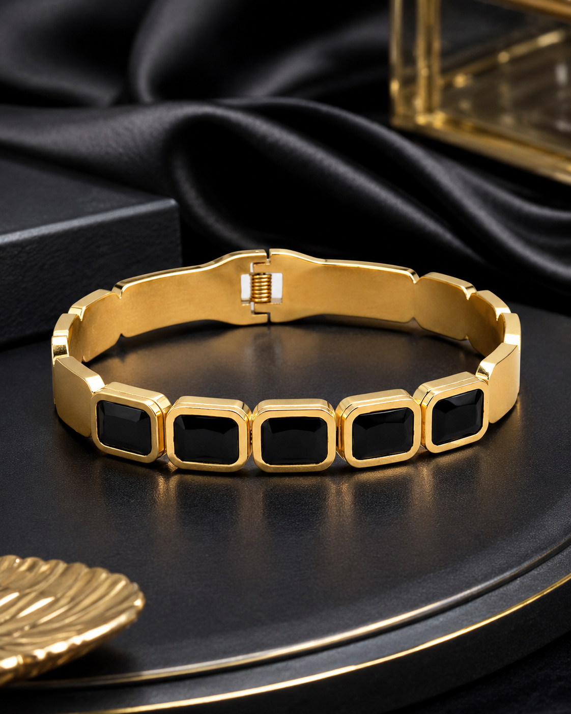 Onyx Gold Bracelet