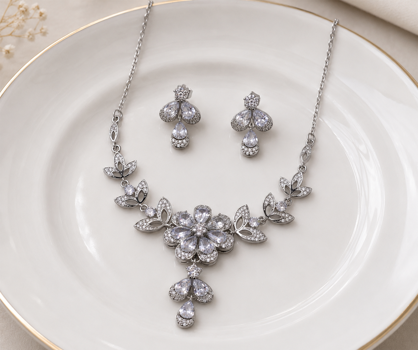 Luxury Silver Zirconia Flower And Leaf Choker Set