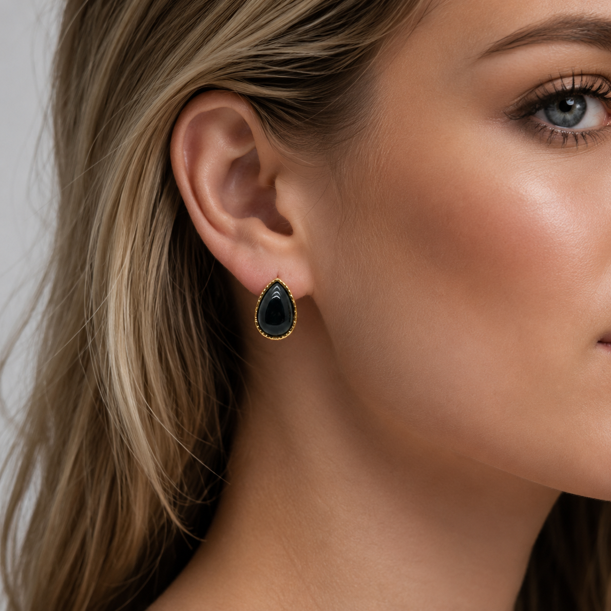 Black Teardrop Stud Earrings