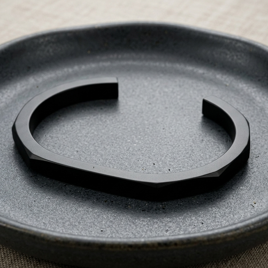 Onyx Minimalist Bangle