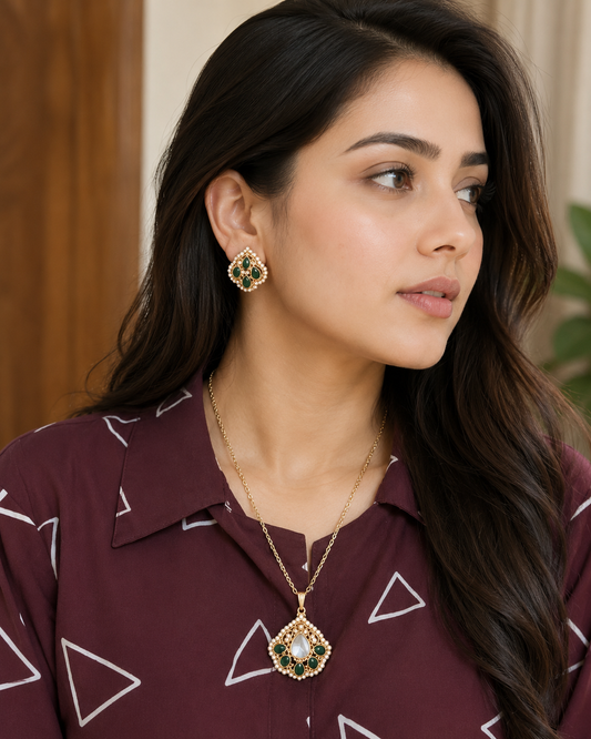 Emerald Royale Pendant Set